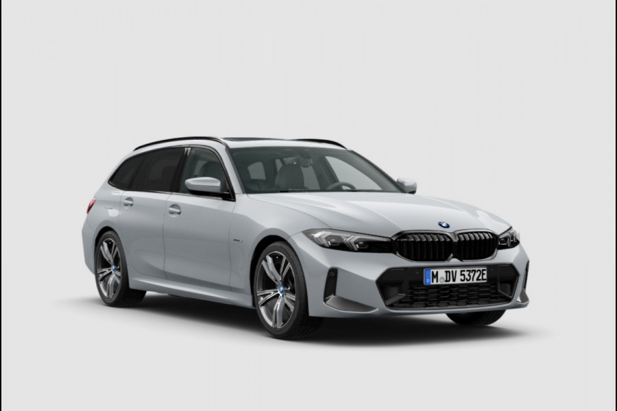 BMW 3 Serie Touring 320e | M-Sport | Pano | Harman Kardon | 19 inch | Carbon | Stuurwiel verwarmd | Individual | Brooklyn Grey