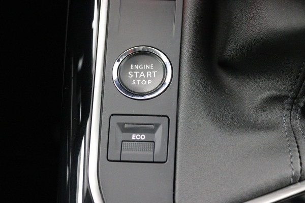 Peugeot 3008 1.2*FACELIFT*CARPLAY*NAVI*CRUISE*ECC*HAAK*CAM*LED*