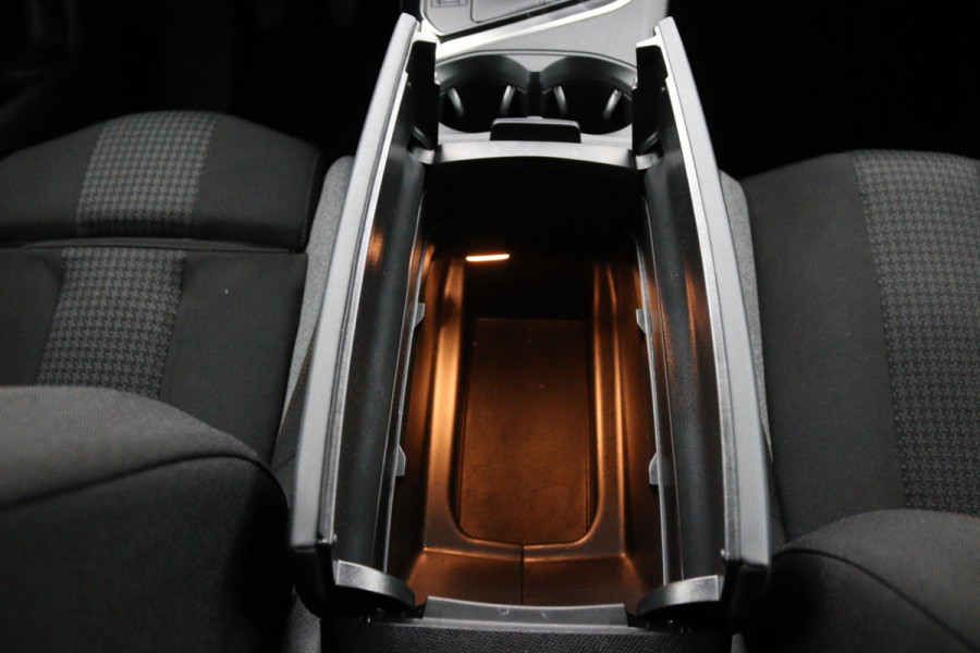 Peugeot 3008 1.2*FACELIFT*CARPLAY*NAVI*CRUISE*ECC*HAAK*CAM*LED*