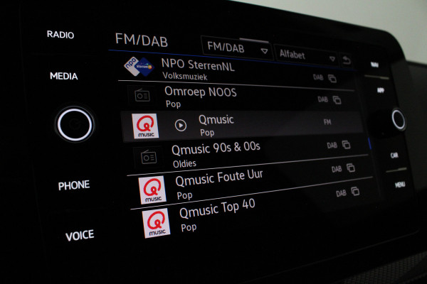 Volkswagen T-Cross 1.0 TSI Life Edition Achteruitrijcamera/Keyless/Clear Blue Metallic/Adaptive cruise control...