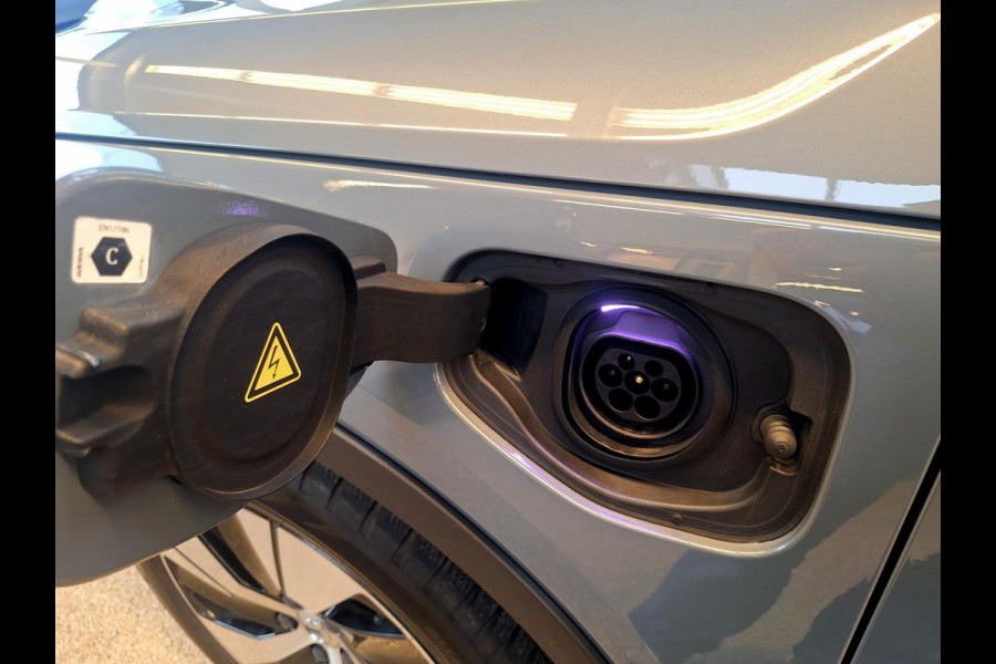 Volvo XC40 1.5 T4 Recharge R-Design Expression | Adaptive CC | Climate | Blindspot | Navi | Camera |