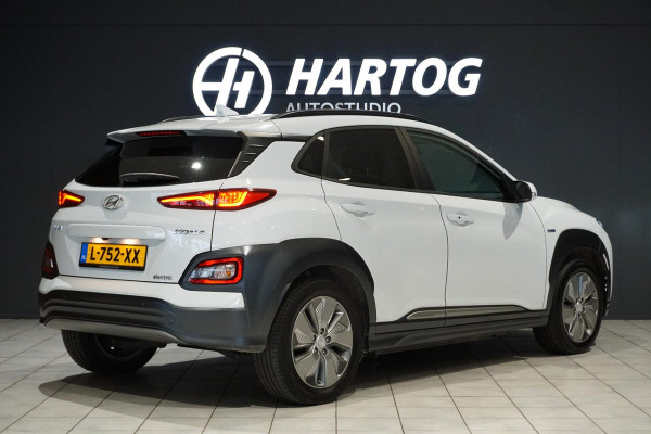 Hyundai Kona EV Premium 64 kWh + LEDER / DODEHOEK  / STUURWIEL VERWARMING
