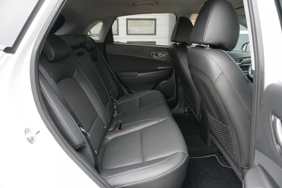 Hyundai Kona EV Premium 64 kWh + LEDER / DODEHOEK  / STUURWIEL VERWARMING