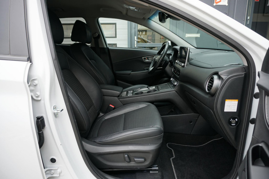 Hyundai Kona EV Premium 64 kWh + LEDER / DODEHOEK  / STUURWIEL VERWARMING