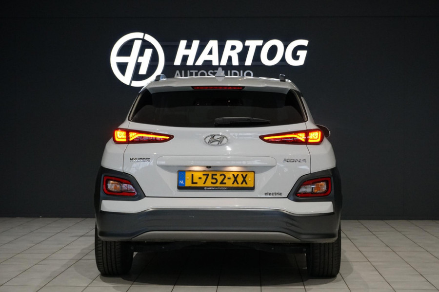 Hyundai Kona EV Premium 64 kWh + LEDER / DODEHOEK  / STUURWIEL VERWARMING