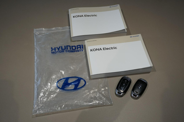 Hyundai Kona EV Premium 64 kWh + LEDER / DODEHOEK  / STUURWIEL VERWARMING