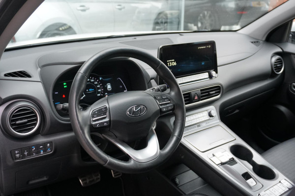 Hyundai Kona EV Premium 64 kWh + LEDER / DODEHOEK  / STUURWIEL VERWARMING