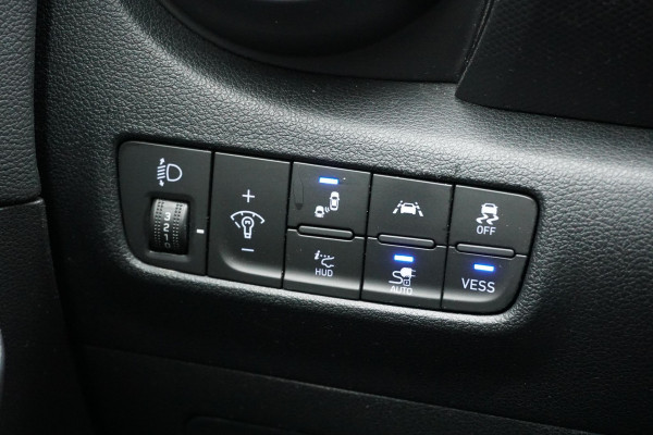 Hyundai Kona EV Premium 64 kWh + LEDER / DODEHOEK  / STUURWIEL VERWARMING