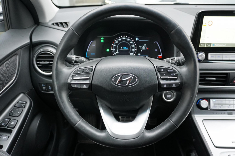 Hyundai Kona EV Premium 64 kWh + LEDER / DODEHOEK  / STUURWIEL VERWARMING