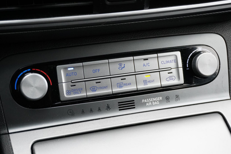 Hyundai Kona EV Premium 64 kWh + LEDER / DODEHOEK  / STUURWIEL VERWARMING
