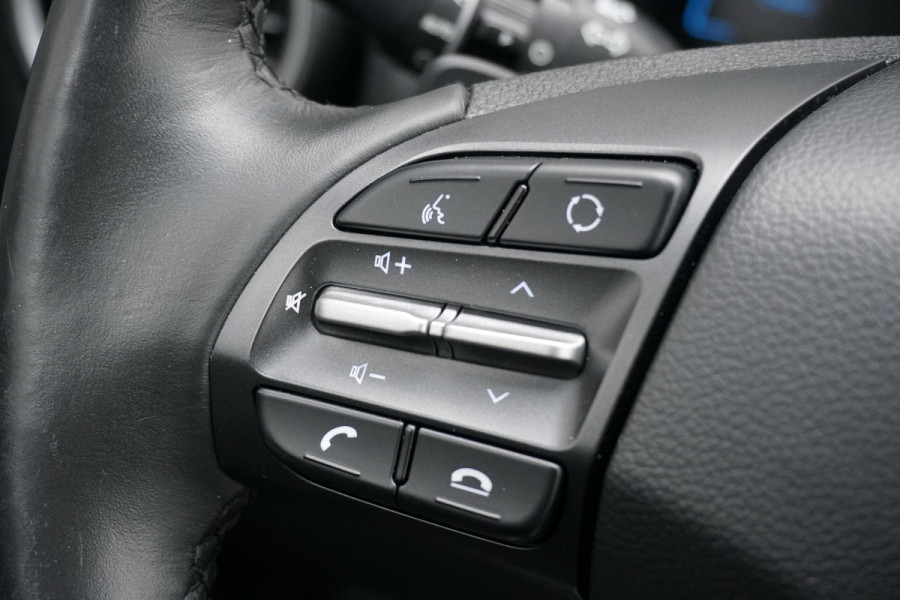 Hyundai Kona EV Premium 64 kWh + LEDER / DODEHOEK  / STUURWIEL VERWARMING