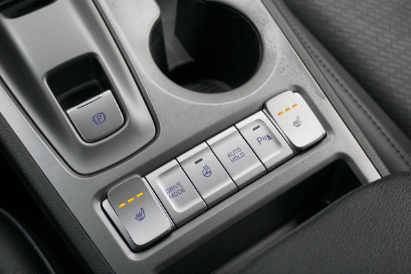 Hyundai Kona EV Premium 64 kWh + LEDER / DODEHOEK  / STUURWIEL VERWARMING