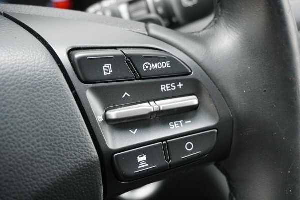 Hyundai Kona EV Premium 64 kWh + LEDER / DODEHOEK  / STUURWIEL VERWARMING