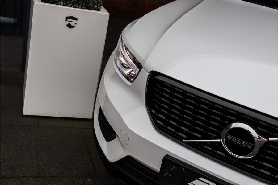 Volvo XC40 1.5 T3 R-Design **Lane assist/Resign lederen stoelen/Zwarte hemel/DAB**