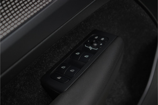 Volvo XC40 1.5 T3 R-Design **Lane assist/Resign lederen stoelen/Zwarte hemel/DAB**