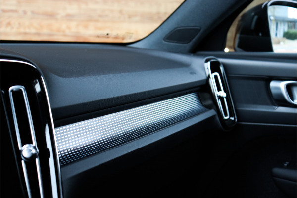 Volvo XC40 1.5 T3 R-Design **Lane assist/Resign lederen stoelen/Zwarte hemel/DAB**