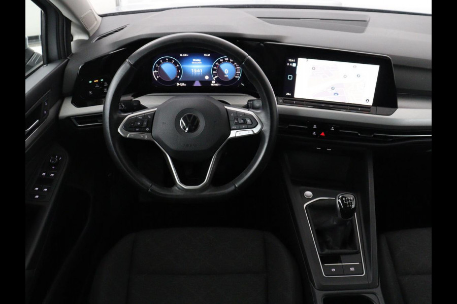 Volkswagen Golf 1.0 TSI Life | Trekhaak | Camera | Adaptive cruise | Sfeerverlichting | Carplay | Navigatie | Parkeerhulp | Climate control | Bluetooth