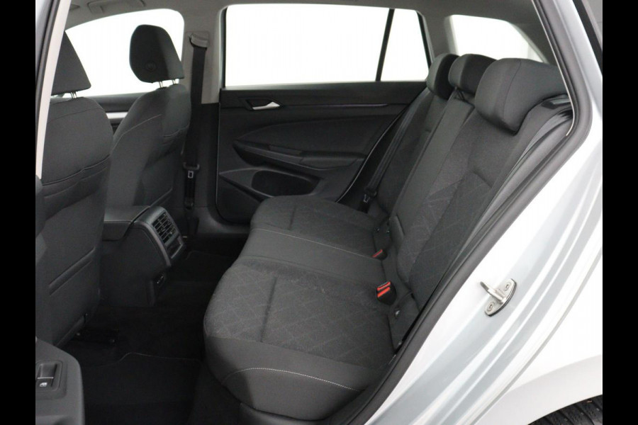 Volkswagen Golf 1.0 TSI Life | Trekhaak | Camera | Adaptive cruise | Sfeerverlichting | Carplay | Navigatie | Parkeerhulp | Climate control | Bluetooth