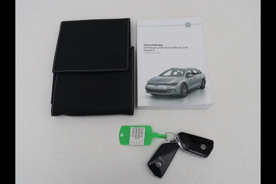 Volkswagen Golf 1.0 TSI Life | Trekhaak | Camera | Adaptive cruise | Sfeerverlichting | Carplay | Navigatie | Parkeerhulp | Climate control | Bluetooth