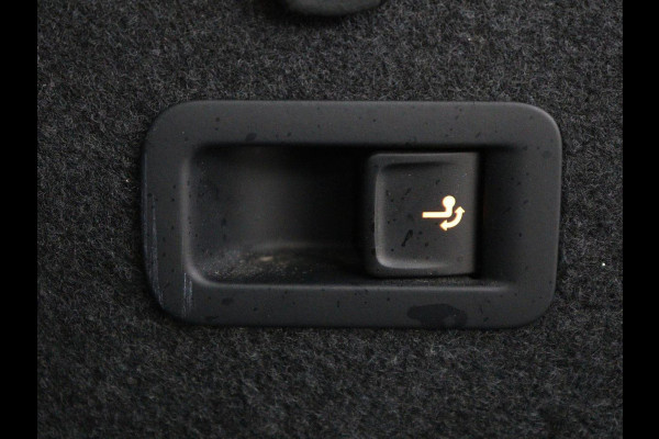 Volkswagen Golf 1.0 TSI Life | Trekhaak | Camera | Adaptive cruise | Sfeerverlichting | Carplay | Navigatie | Parkeerhulp | Climate control | Bluetooth