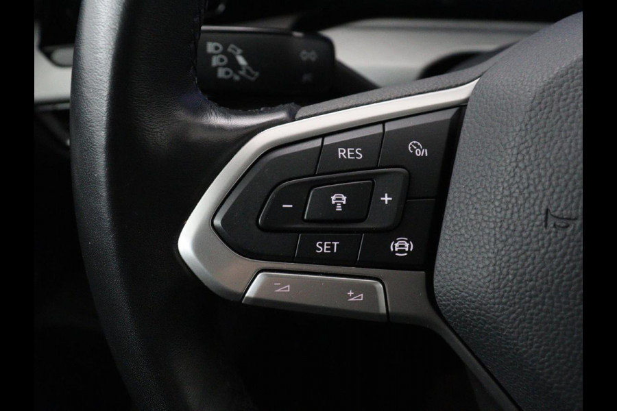 Volkswagen Golf 1.0 TSI Life | Trekhaak | Camera | Adaptive cruise | Sfeerverlichting | Carplay | Navigatie | Parkeerhulp | Climate control | Bluetooth