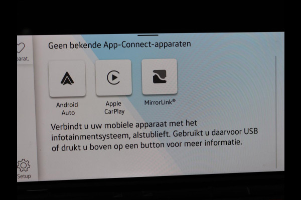 Volkswagen Golf 1.0 TSI Life | Trekhaak | Camera | Adaptive cruise | Sfeerverlichting | Carplay | Navigatie | Parkeerhulp | Climate control | Bluetooth