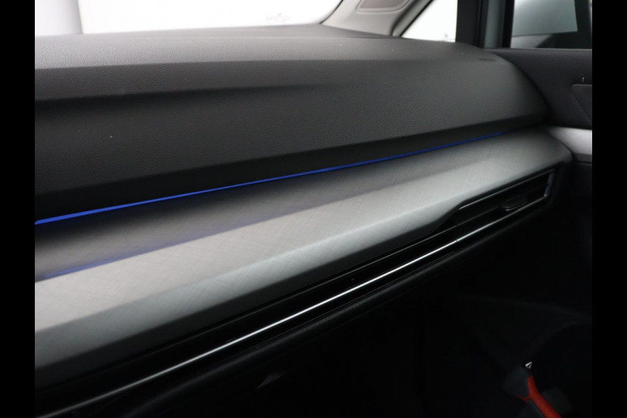 Volkswagen Golf 1.0 TSI Life | Trekhaak | Camera | Adaptive cruise | Sfeerverlichting | Carplay | Navigatie | Parkeerhulp | Climate control | Bluetooth