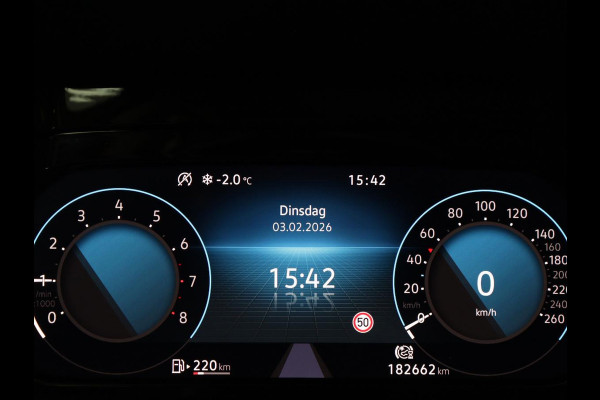 Volkswagen Golf 1.0 TSI Life | Trekhaak | Camera | Adaptive cruise | Sfeerverlichting | Carplay | Navigatie | Parkeerhulp | Climate control | Bluetooth