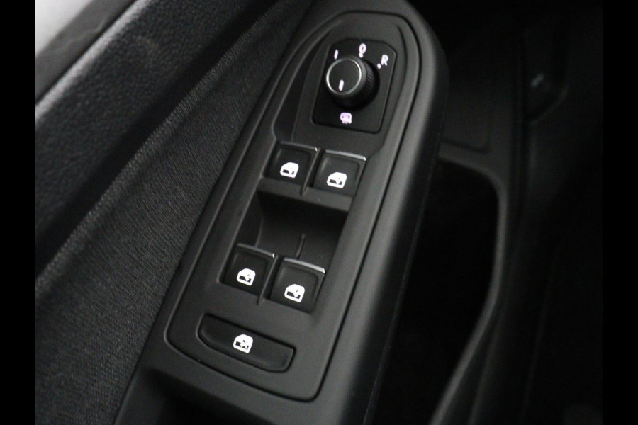 Volkswagen Golf 1.0 TSI Life | Trekhaak | Camera | Adaptive cruise | Sfeerverlichting | Carplay | Navigatie | Parkeerhulp | Climate control | Bluetooth