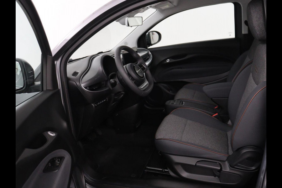 Fiat 500E Icon 42 kWh | 3 Fase | Carplay | Navigatie | Cruise control | Climate control | Bluetooth | 16'' lichtmetalen velgen