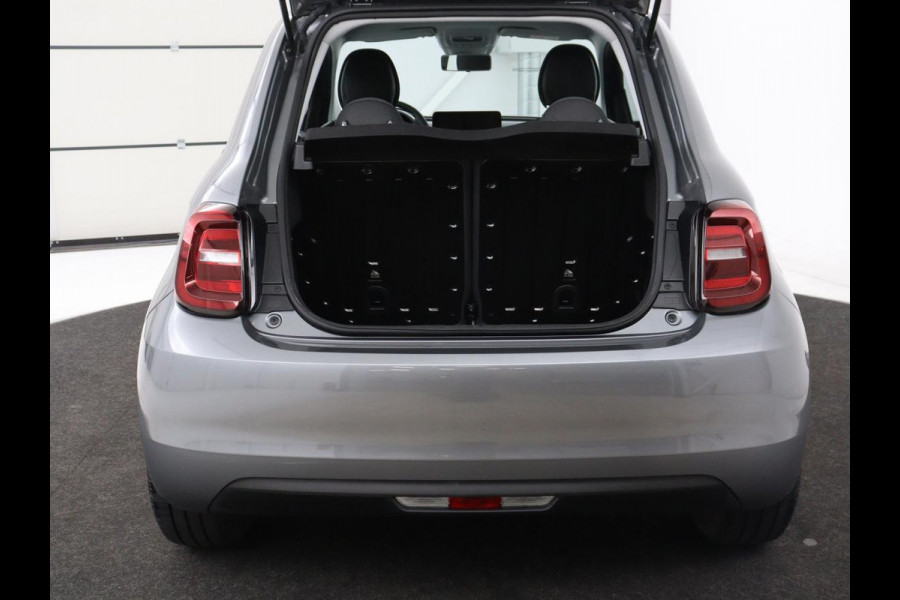 Fiat 500E Icon 42 kWh | 3 Fase | Carplay | Navigatie | Cruise control | Climate control | Bluetooth | 16'' lichtmetalen velgen