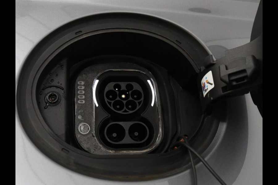 Fiat 500E Icon 42 kWh | 3 Fase | Carplay | Navigatie | Cruise control | Climate control | Bluetooth | 16'' lichtmetalen velgen