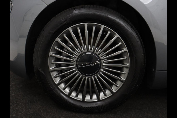 Fiat 500E Icon 42 kWh | 3 Fase | Carplay | Navigatie | Cruise control | Climate control | Bluetooth | 16'' lichtmetalen velgen