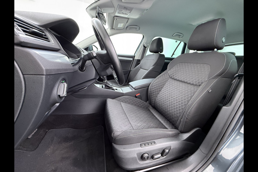 Škoda Superb Combi 1.5TSI DSG Automaat Trekhaak Elek.Stoel+Memory+Verwarmd Navi Ecc Apple Carplay Android Auto Pdc ACT Business Edition Cruise Control DAB Led Lmv Regen-/lichtsensor Privacy Glas Keyless Verwarmde Voorruit Comfort Pack Origineel Nederlandse Auto