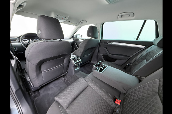 Škoda Superb Combi 1.5TSI DSG Automaat Trekhaak Elek.Stoel+Memory+Verwarmd Navi Ecc Apple Carplay Android Auto Pdc ACT Business Edition Cruise Control DAB Led Lmv Regen-/lichtsensor Privacy Glas Keyless Verwarmde Voorruit Comfort Pack Origineel Nederlandse Auto