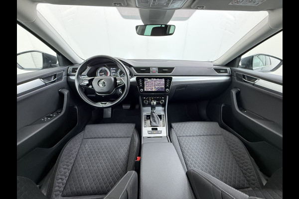 Škoda Superb Combi 1.5TSI DSG Automaat Trekhaak Elek.Stoel+Memory+Verwarmd Navi Ecc Apple Carplay Android Auto Pdc ACT Business Edition Cruise Control DAB Led Lmv Regen-/lichtsensor Privacy Glas Keyless Verwarmde Voorruit Comfort Pack Origineel Nederlandse Auto