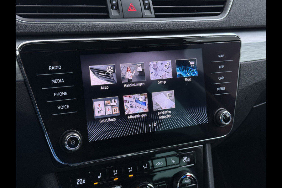 Škoda Superb Combi 1.5TSI DSG Automaat Trekhaak Elek.Stoel+Memory+Verwarmd Navi Ecc Apple Carplay Android Auto Pdc ACT Business Edition Cruise Control DAB Led Lmv Regen-/lichtsensor Privacy Glas Keyless Verwarmde Voorruit Comfort Pack Origineel Nederlandse Auto