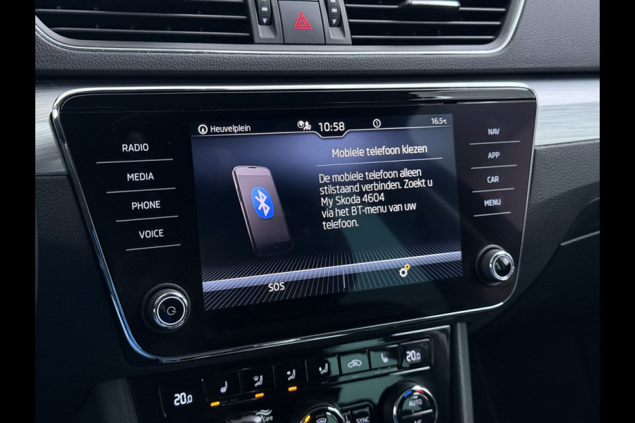 Škoda Superb Combi 1.5TSI DSG Automaat Trekhaak Elek.Stoel+Memory+Verwarmd Navi Ecc Apple Carplay Android Auto Pdc ACT Business Edition Cruise Control DAB Led Lmv Regen-/lichtsensor Privacy Glas Keyless Verwarmde Voorruit Comfort Pack Origineel Nederlandse Auto