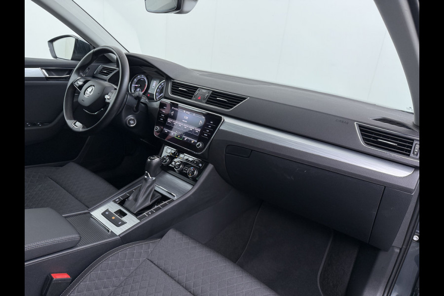 Škoda Superb Combi 1.5TSI DSG Automaat Trekhaak Elek.Stoel+Memory+Verwarmd Navi Ecc Apple Carplay Android Auto Pdc ACT Business Edition Cruise Control DAB Led Lmv Regen-/lichtsensor Privacy Glas Keyless Verwarmde Voorruit Comfort Pack Origineel Nederlandse Auto