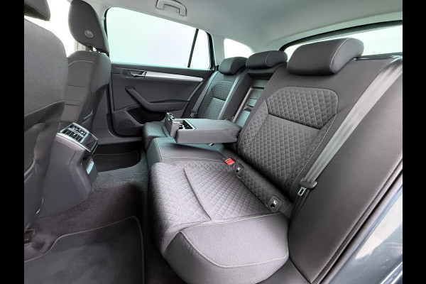 Škoda Superb Combi 1.5TSI DSG Automaat Trekhaak Elek.Stoel+Memory+Verwarmd Navi Ecc Apple Carplay Android Auto Pdc ACT Business Edition Cruise Control DAB Led Lmv Regen-/lichtsensor Privacy Glas Keyless Verwarmde Voorruit Comfort Pack Origineel Nederlandse Auto