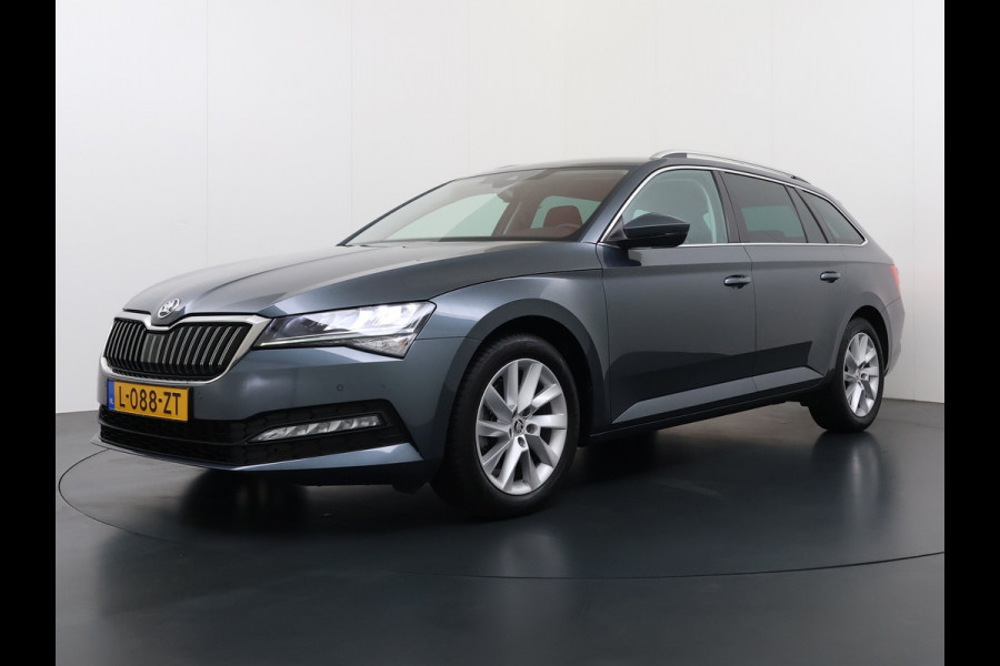 Škoda Superb Combi 1.5TSI DSG Automaat Trekhaak Elek.Stoel+Memory+Verwarmd Navi Ecc Apple Carplay Android Auto Pdc ACT Business Edition Cruise Control DAB Led Lmv Regen-/lichtsensor Privacy Glas Keyless Verwarmde Voorruit Comfort Pack Origineel Nederlandse Auto