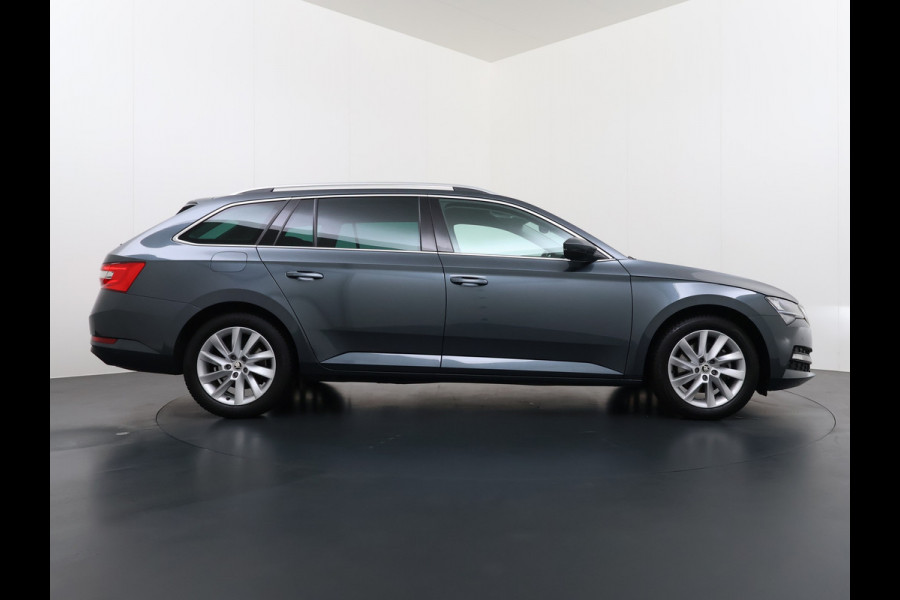 Škoda Superb Combi 1.5TSI DSG Automaat Trekhaak Elek.Stoel+Memory+Verwarmd Navi Ecc Apple Carplay Android Auto Pdc ACT Business Edition Cruise Control DAB Led Lmv Regen-/lichtsensor Privacy Glas Keyless Verwarmde Voorruit Comfort Pack Origineel Nederlandse Auto