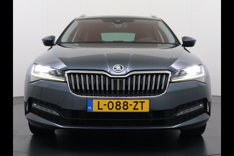Škoda Superb Combi 1.5TSI DSG Automaat Trekhaak Elek.Stoel+Memory+Verwarmd Navi Ecc Apple Carplay Android Auto Pdc ACT Business Edition Cruise Control DAB Led Lmv Regen-/lichtsensor Privacy Glas Keyless Verwarmde Voorruit Comfort Pack Origineel Nederlandse Auto