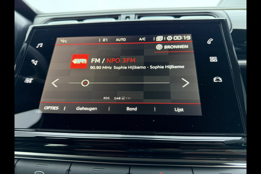 Citroën C3 110pk Shine (Automatische Airco - Navigatie - LED - Apple Carplay - Parkeersensoren - Lichtmetalen velgen)