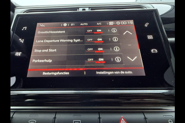 Citroën C3 110pk Shine (Automatische Airco - Navigatie - LED - Apple Carplay - Parkeersensoren - Lichtmetalen velgen)