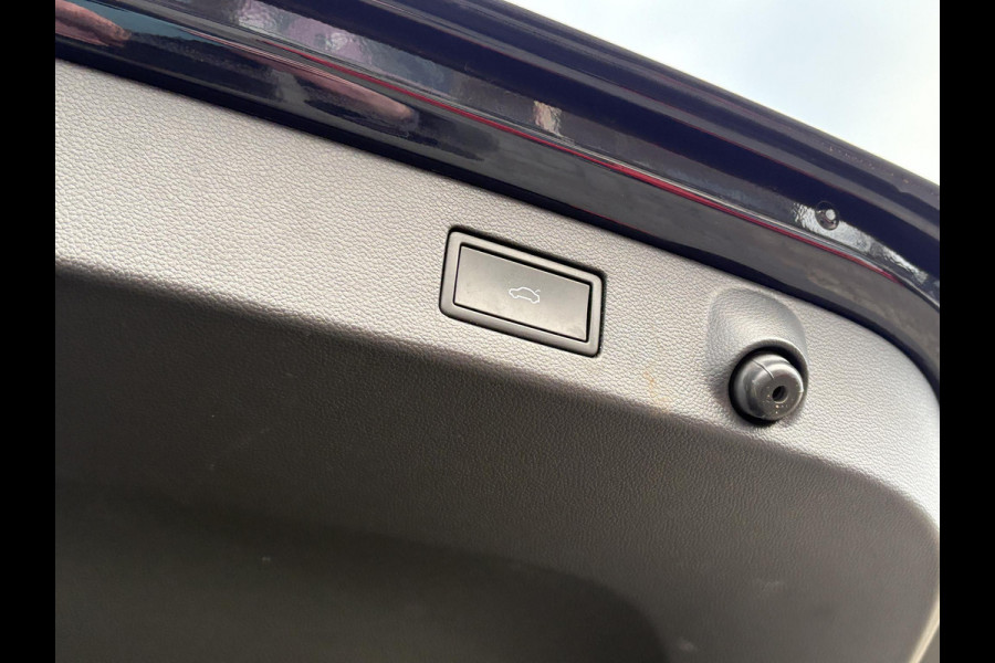 Volkswagen Arteon Shooting Brake 1.4 TSI eHybrid Elegance Business+ | Wegklapbare Trekhaak | Stoelverwarming | Stuurwielverwarming | Camera | Side Assist | Comfort stoelen elektrisch verstelbaar