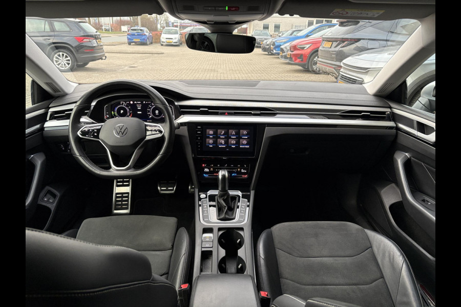 Volkswagen Arteon Shooting Brake 1.4 TSI eHybrid Elegance Business+ | Wegklapbare Trekhaak | Stoelverwarming | Stuurwielverwarming | Camera | Side Assist | Comfort stoelen elektrisch verstelbaar
