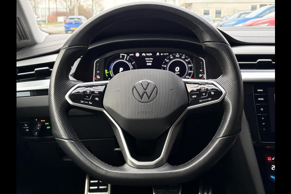 Volkswagen Arteon Shooting Brake 1.4 TSI eHybrid Elegance Business+ | Wegklapbare Trekhaak | Stoelverwarming | Stuurwielverwarming | Camera | Side Assist | Comfort stoelen elektrisch verstelbaar