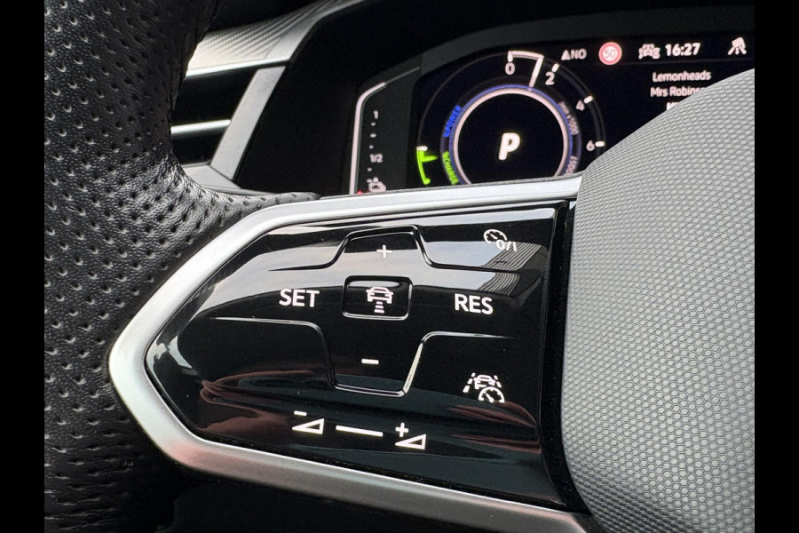 Volkswagen Arteon Shooting Brake 1.4 TSI eHybrid Elegance Business+ | Wegklapbare Trekhaak | Stoelverwarming | Stuurwielverwarming | Camera | Side Assist | Comfort stoelen elektrisch verstelbaar