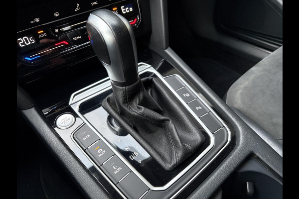 Volkswagen Arteon Shooting Brake 1.4 TSI eHybrid Elegance Business+ | Wegklapbare Trekhaak | Stoelverwarming | Stuurwielverwarming | Camera | Side Assist | Comfort stoelen elektrisch verstelbaar